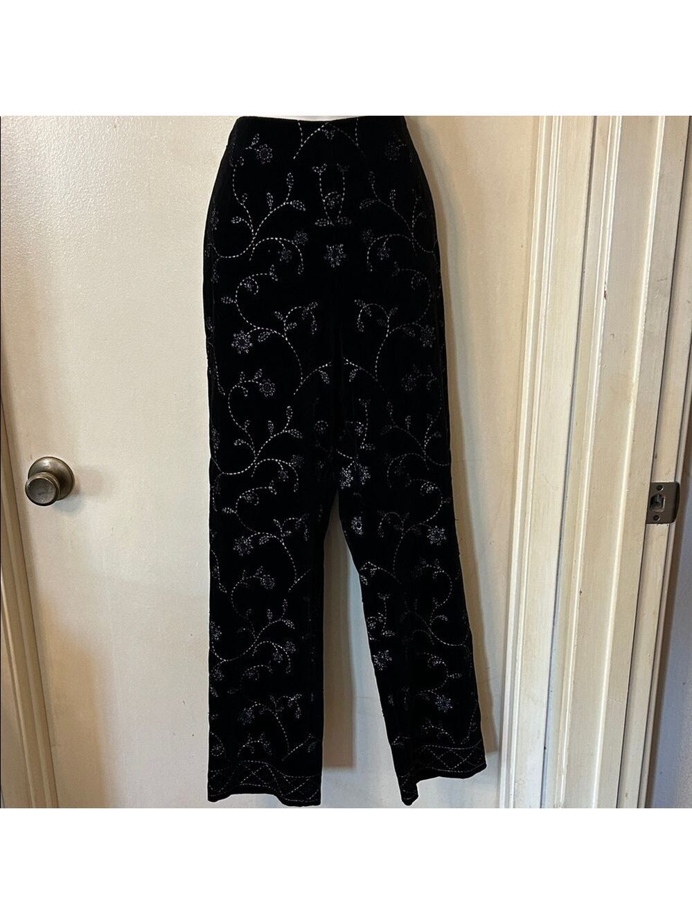 Ann Taylor Stretch Black Embroidered Velvet Pants size 6